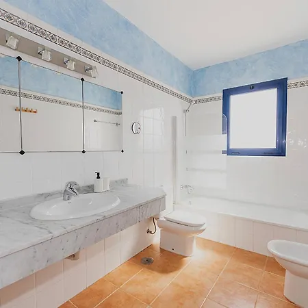 Dompi Con Vistas Al Mar Y A Fuerteventura Playa Blanca (Lanzarote)