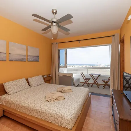 Dompi Con Vistas Al Mar Y A Fuerteventura Playa Blanca (Lanzarote)