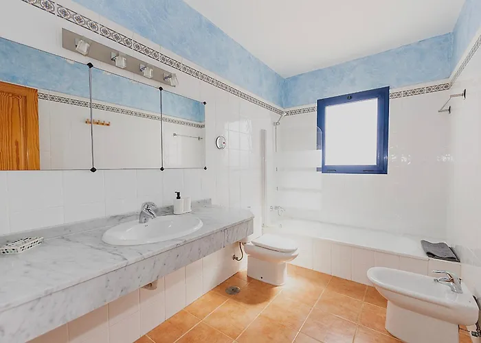 Dompi Con Vistas Al Mar Y A Fuerteventura Playa Blanca (Lanzarote)